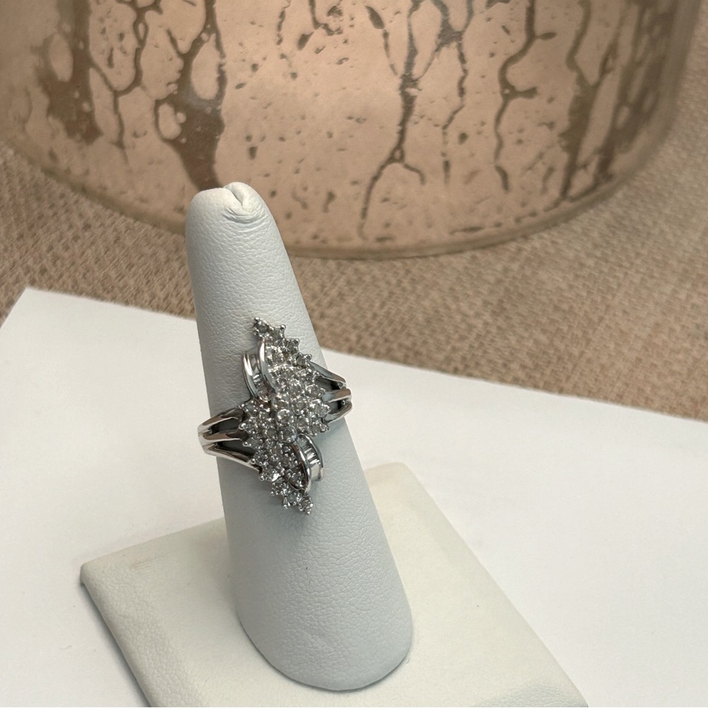 VINTAGE NATURAL DIAMOND COCKTAIL RING